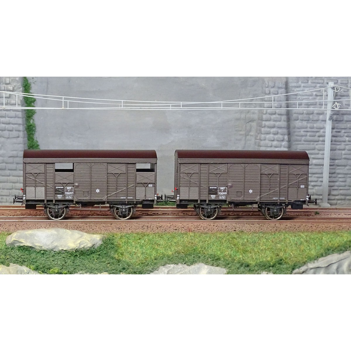 Ree Models WB739 Set of 2 ex-covered produce wagons PLM 20 T, Brown...