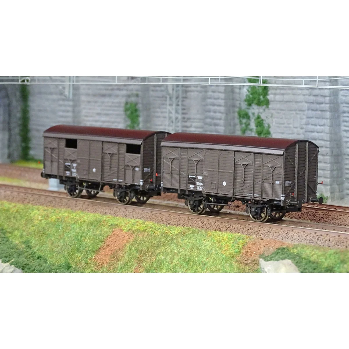 Ree Models WB739 Set of 2 ex-covered produce wagons PLM 20 T, Brown...