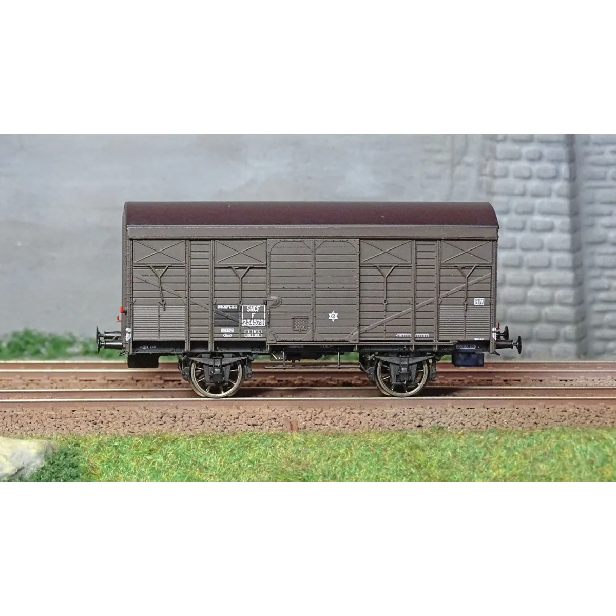 Ree models WB740 Fresh Produce Wagon ex-covered PLM 20 T, brown wag...