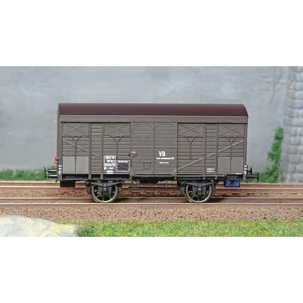 Ree models WB741 Ex-covered PLM 20 T "VB" produce wagon, brown wago...