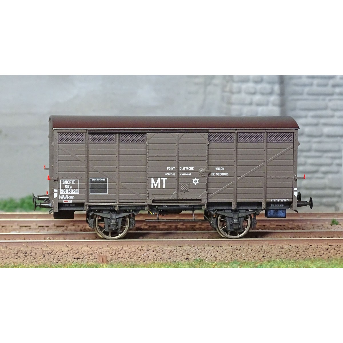 Ree models WB742 Fresh produce wagon ex-covered PLM 20 T "MT", brow...