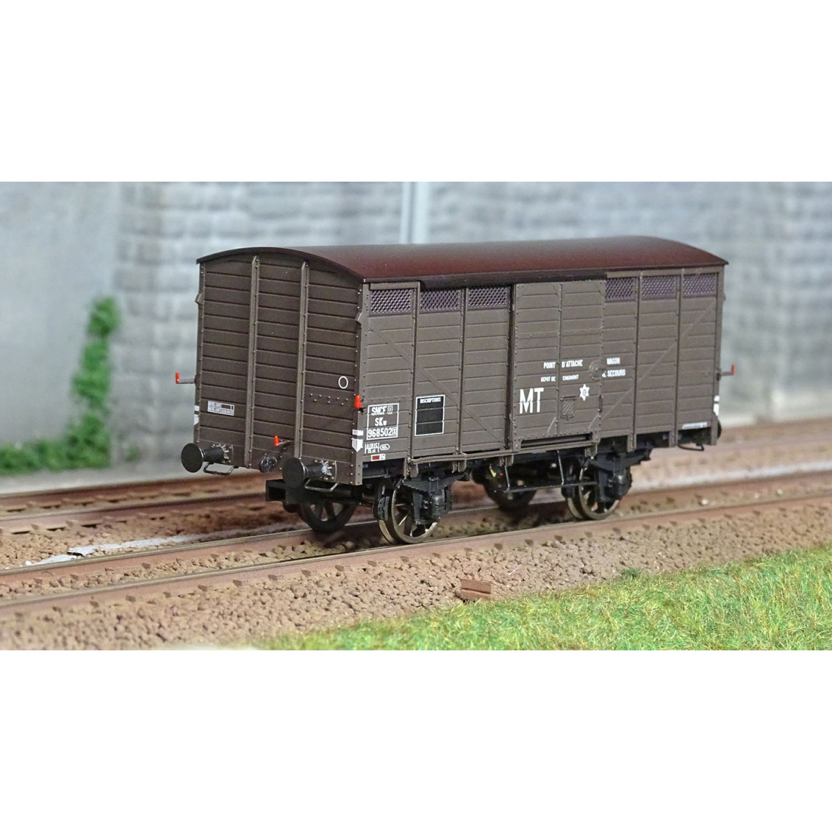 Ree models WB742 Fresh produce wagon ex-covered PLM 20 T "MT", brow...