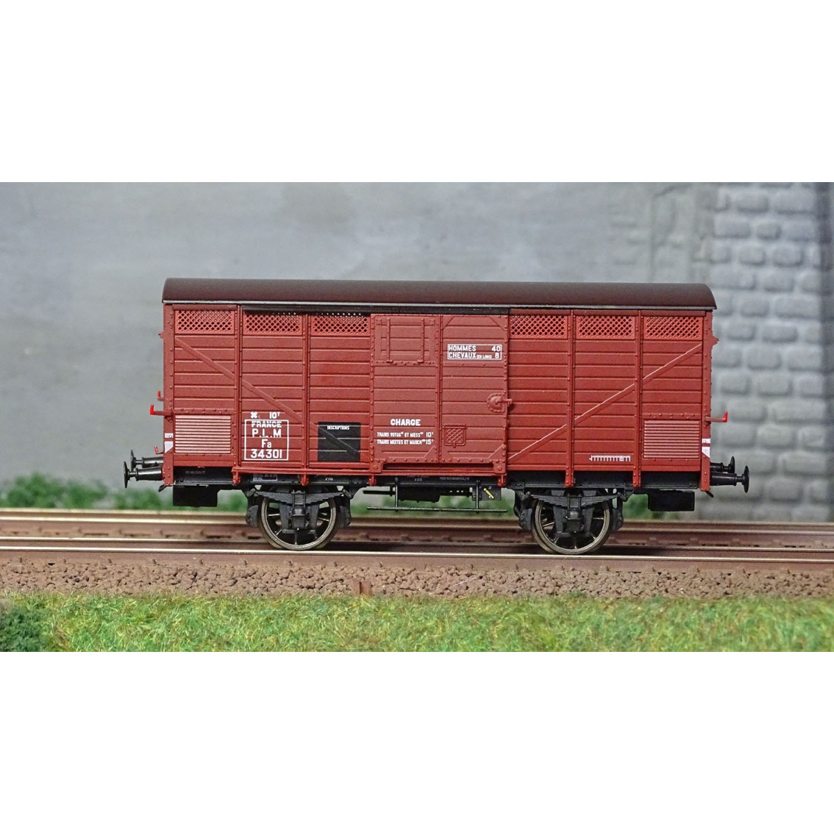 Ree models WB744 Fresh Produce Wagon Type 2 ex-10T PLM, Sideros red...