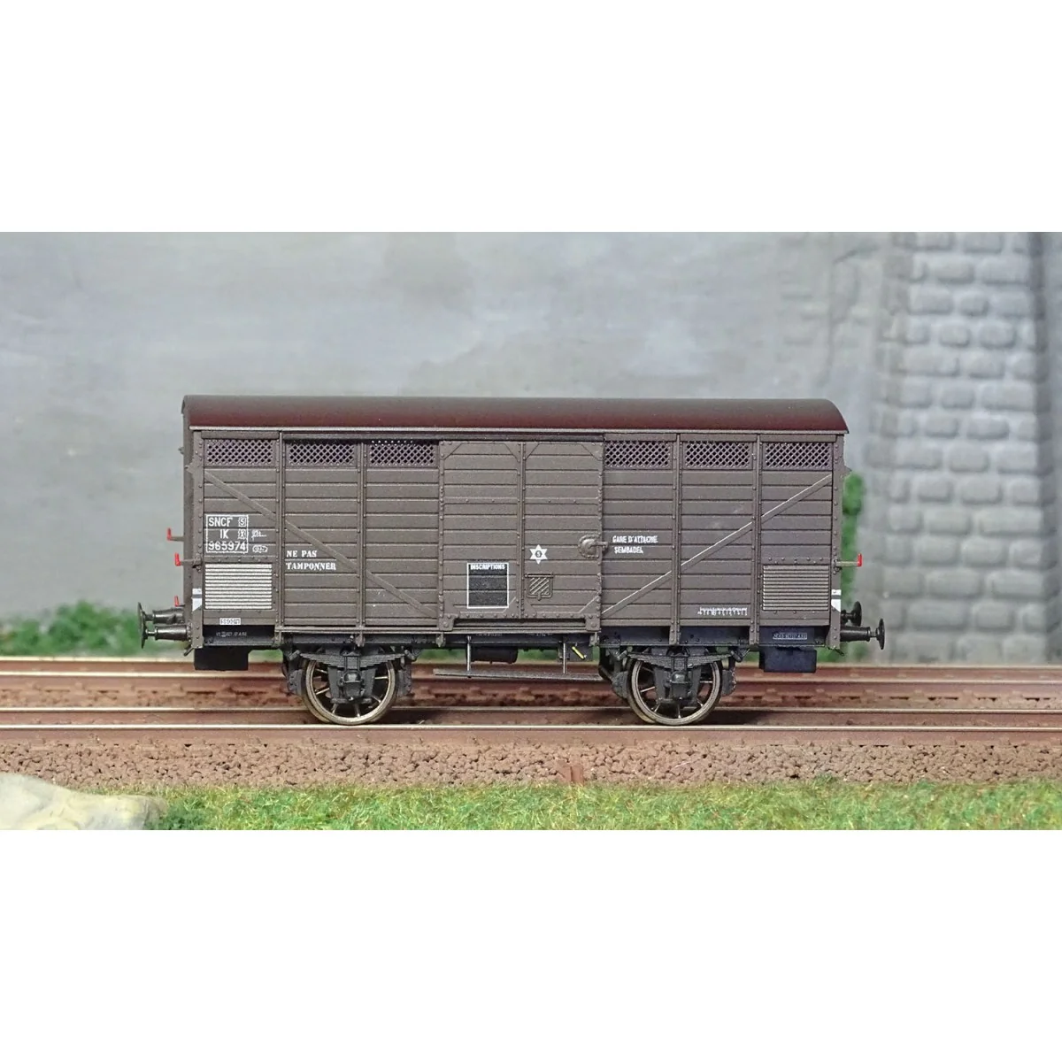 Ree models WB746 Fresh Produce Wagon Type 3 ex-10T PLM, brown 540, ...