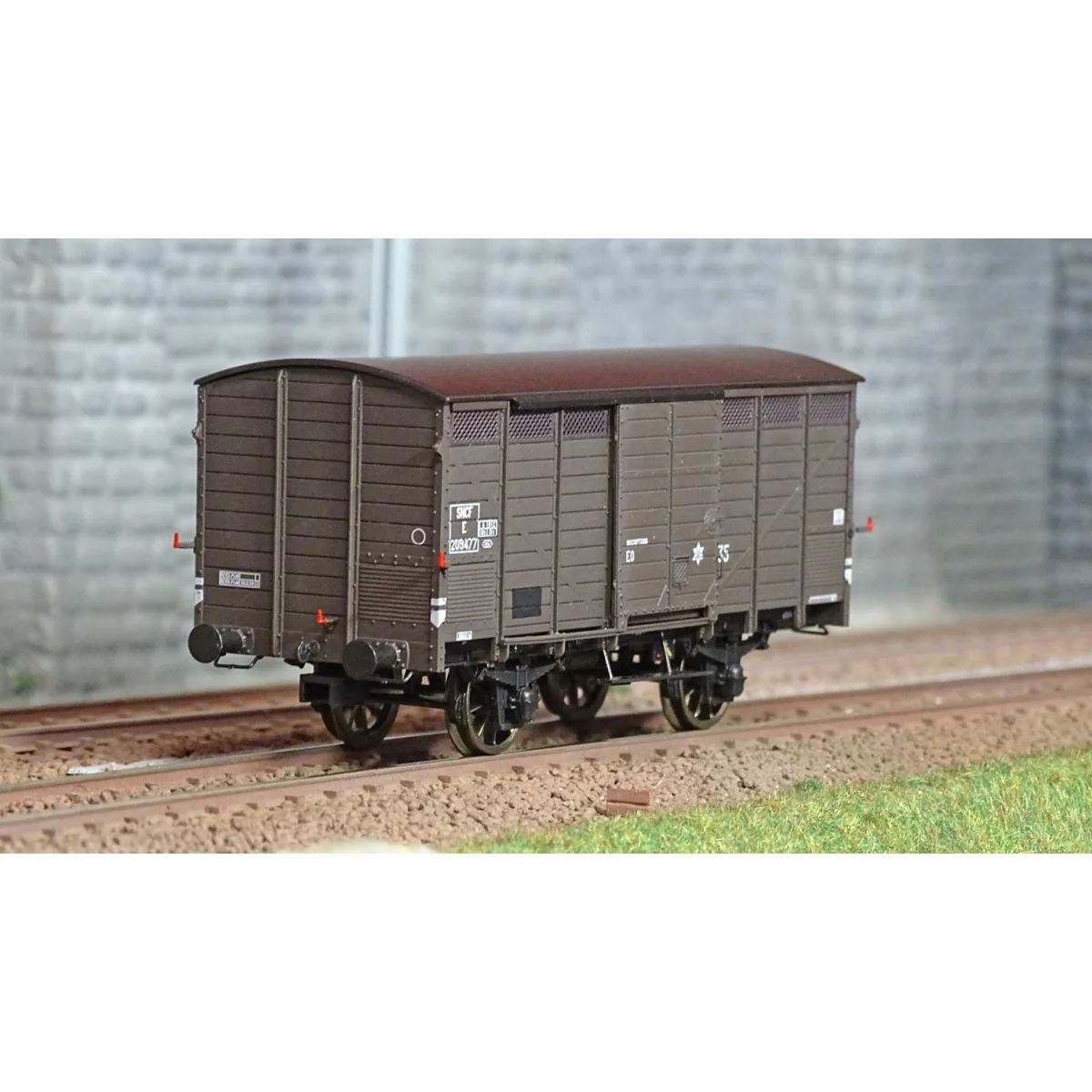 Ree models WB748 Fresh Produce Wagon Type 3 ex-10T PLM, brown 540, ...