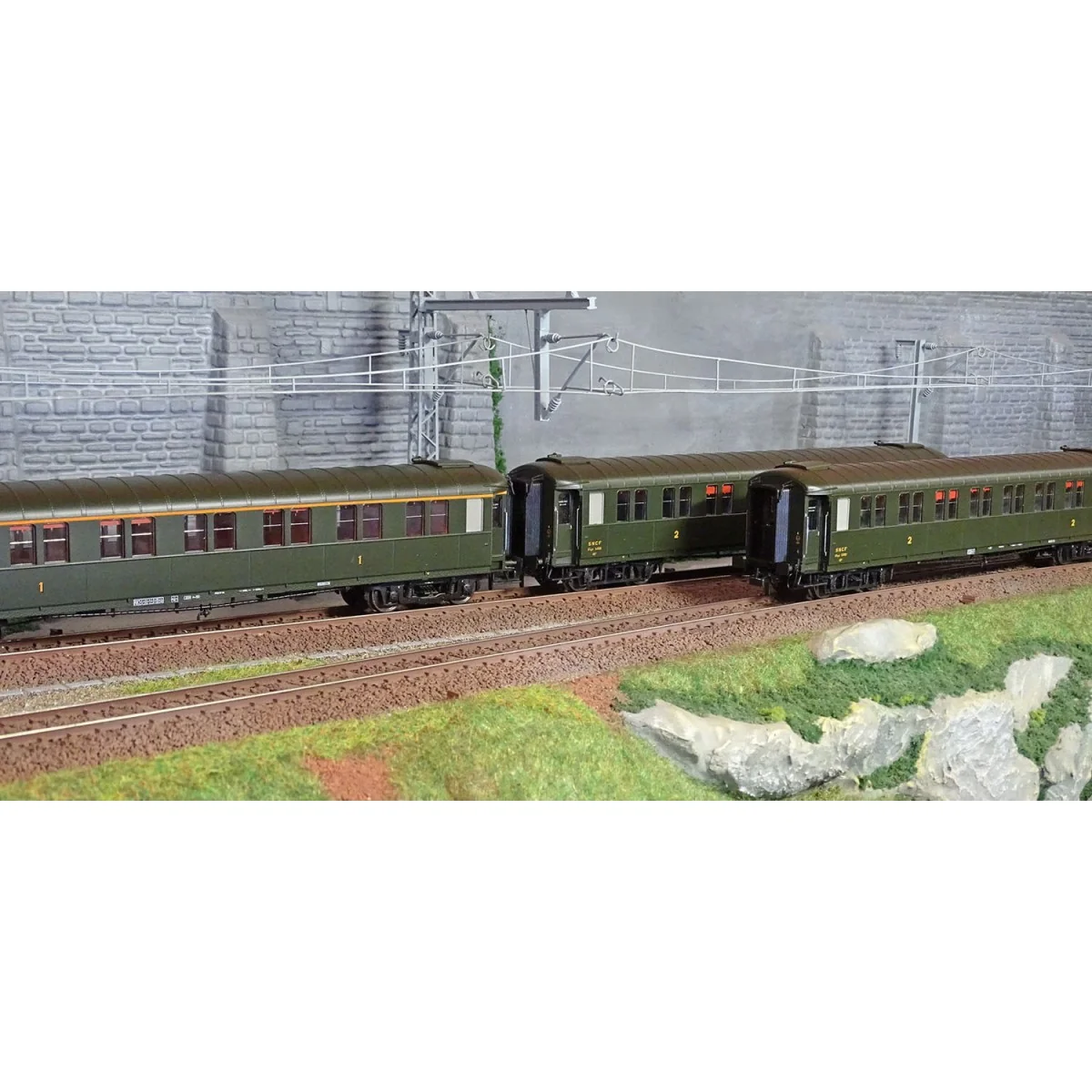 Ree modeles VB456 Set de 3 voitures voyageurs métallisées, ex-PLM, SNCF, A7 et B8, ep. III Ree Modeles VB-456 - 1