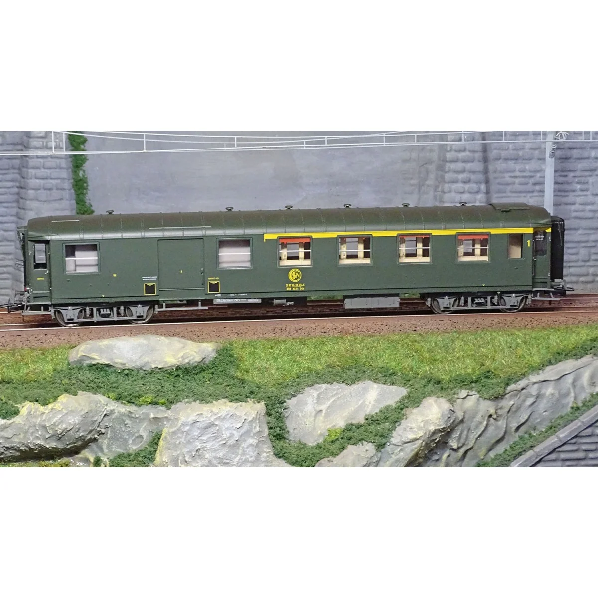 Ree Models VB461 Metallic passenger car, ex-PLM, SNCF, A4D, green 3...