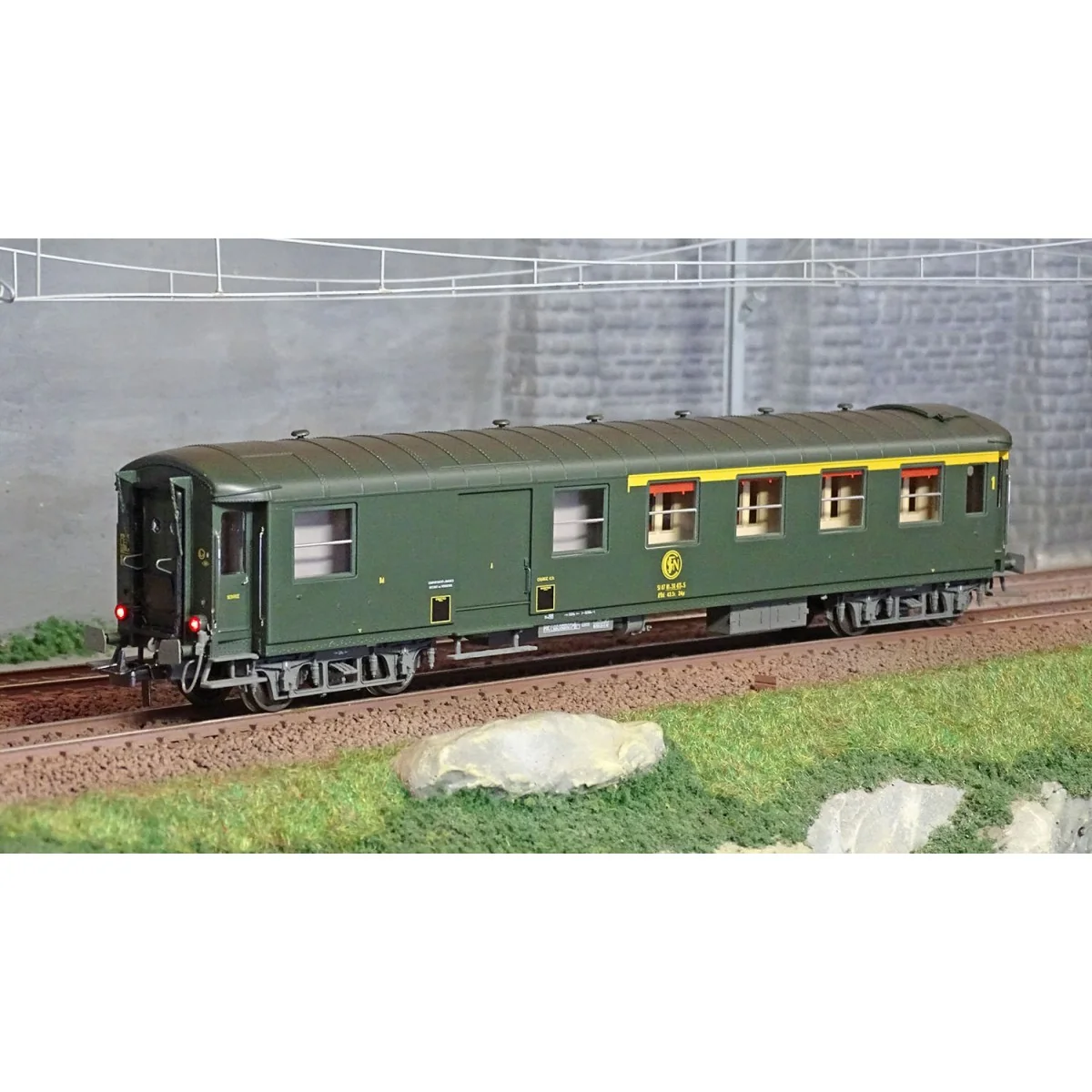 Ree Models VB461 Metallic passenger car, ex-PLM, SNCF, A4D, green 3...