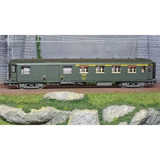 VB-462-Ree Models VB462 Metallic passenger car, ex-PLM, SNCF, A4D, green 301, Era IV, end-of-train lights