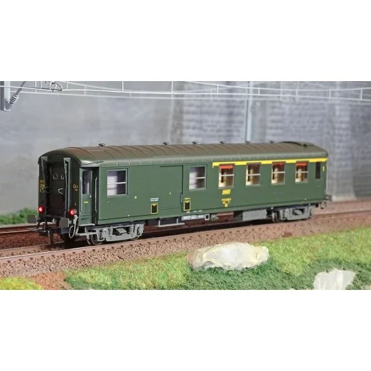 VB-462-Ree Models VB462 Metallic passenger car, ex-PLM, SNCF, A4D, green 301, Era IV, end-of-train lights