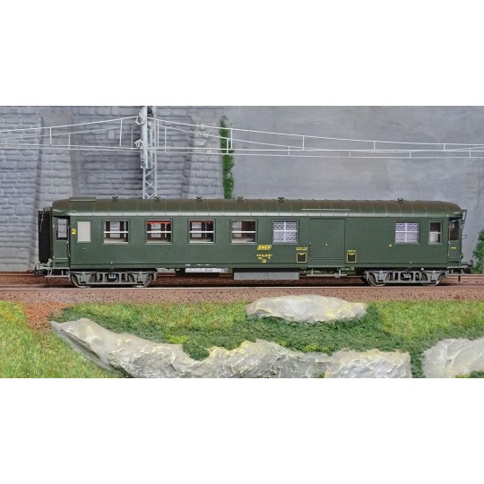 VB-466-Ree models VB466 Metallic passenger car, ex-PLM, SNCF, B4D, green 301, ep. IV