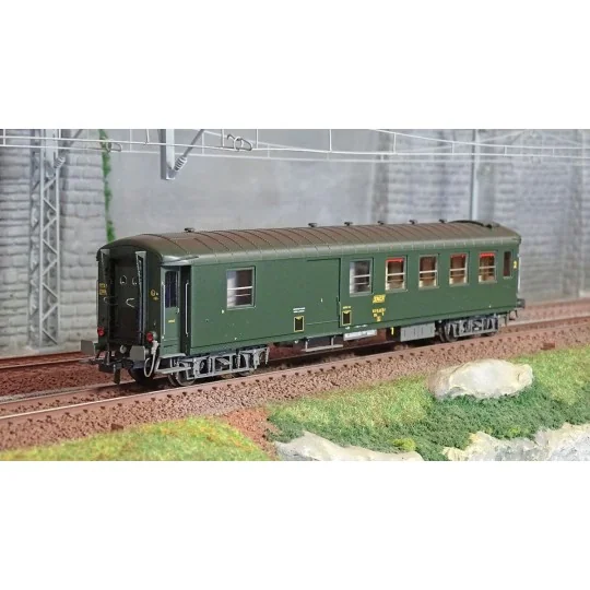 Ree models VB466 Metallic passenger car, ex-PLM, SNCF, B4D, green 3... VB-466-Ree models VB466 Metallic passenger car, ex-PLM, SNCF, B4D, green 301, ep. IV