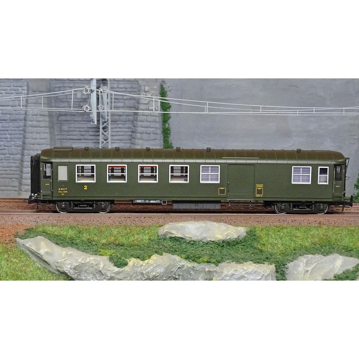 Ree modeles VB467 Voiture voyageurs métallisée, ex-PLM, SNCF, B4D, vert 306, feux fin de convoi, sauvegardée MFPN Ree Modeles VB