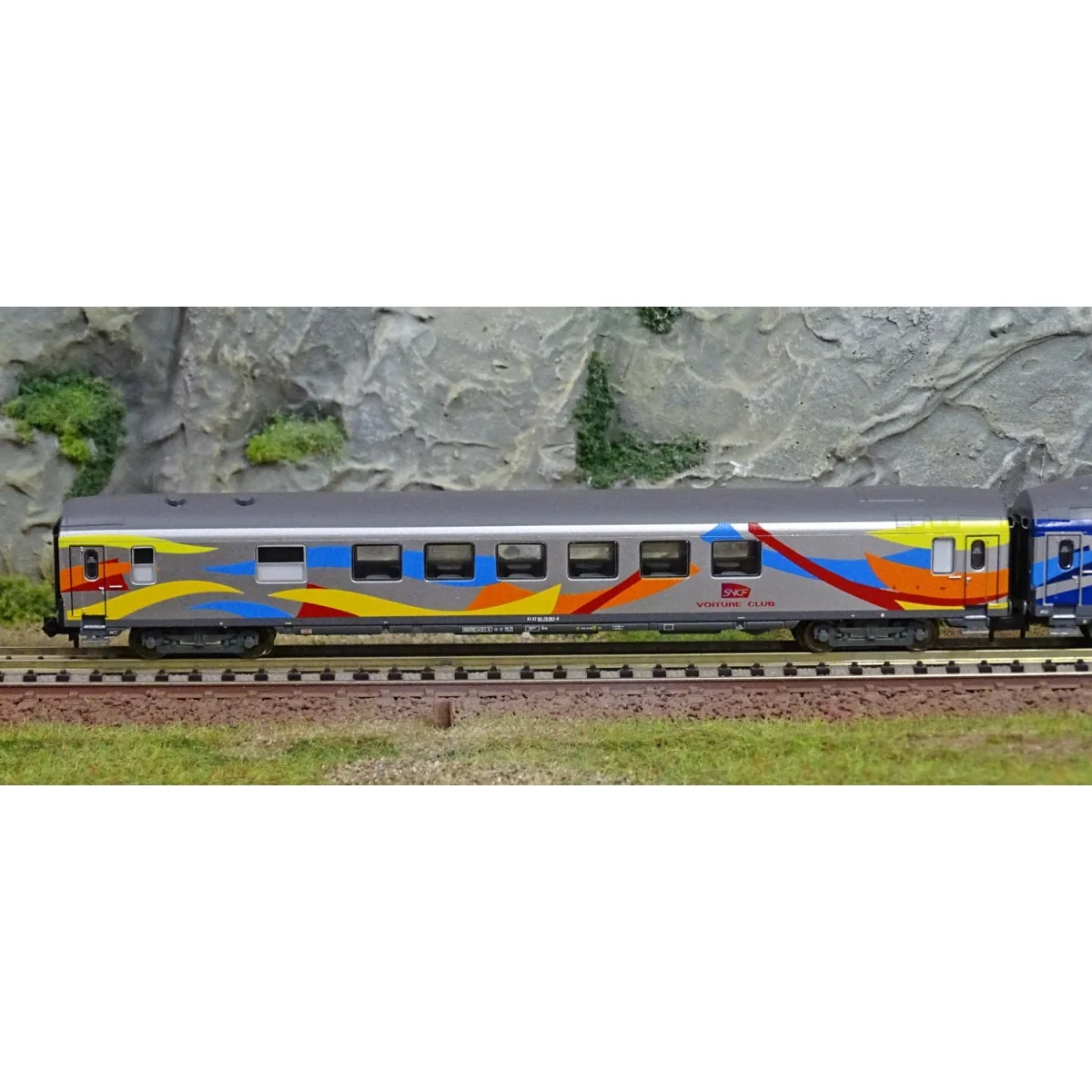 MiniTrix 18210 Set of 3 "Cruise" long-distance passenger cars, B9 /...