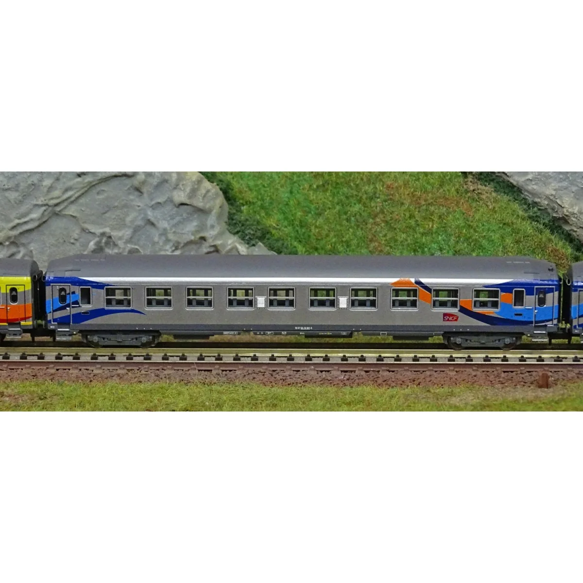 MiniTrix 18210 Set of 3 "Cruise" long-distance passenger cars, B9 /...