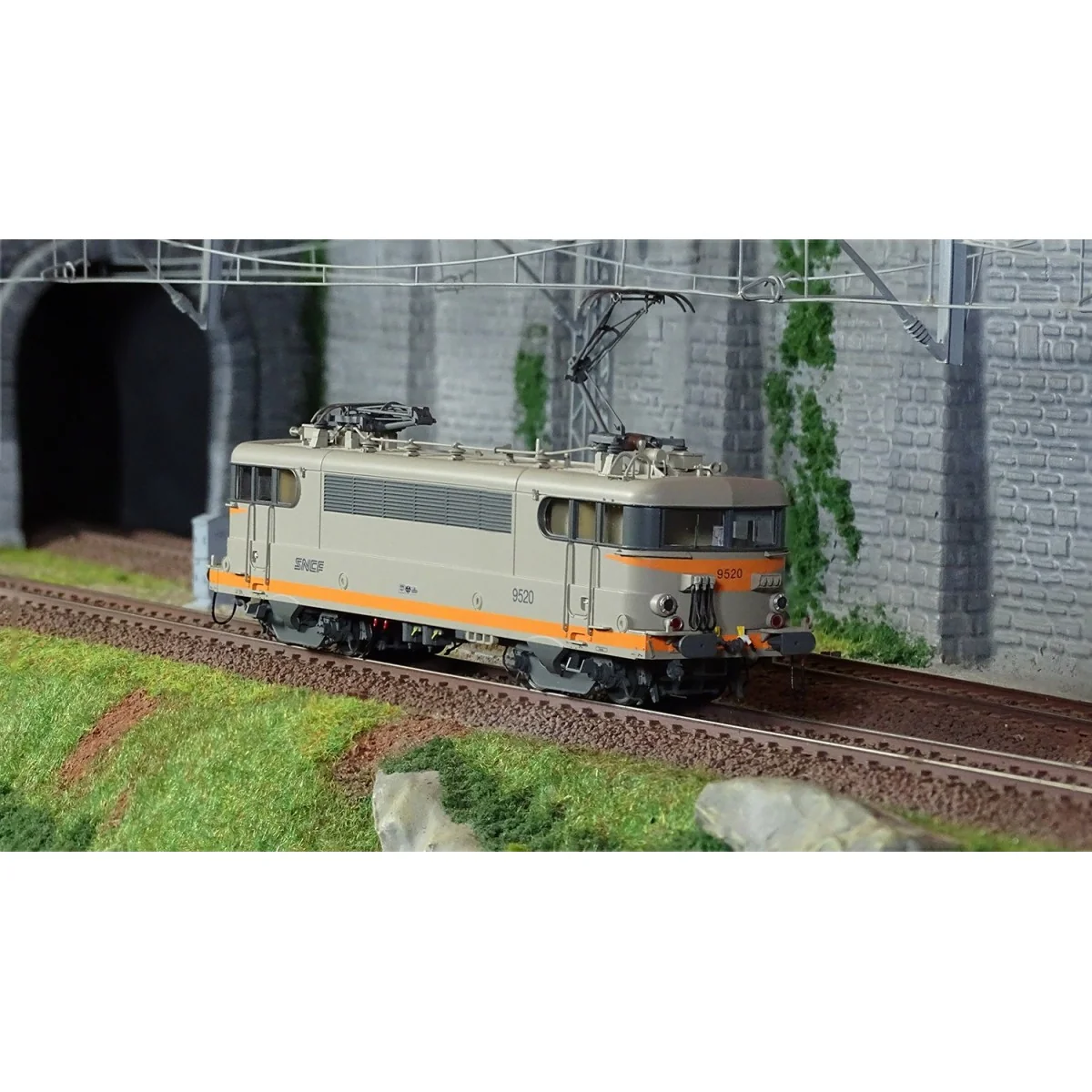 LS Models 10225 BB 9520 electric locomotive, SNCF, concrete grey / ...