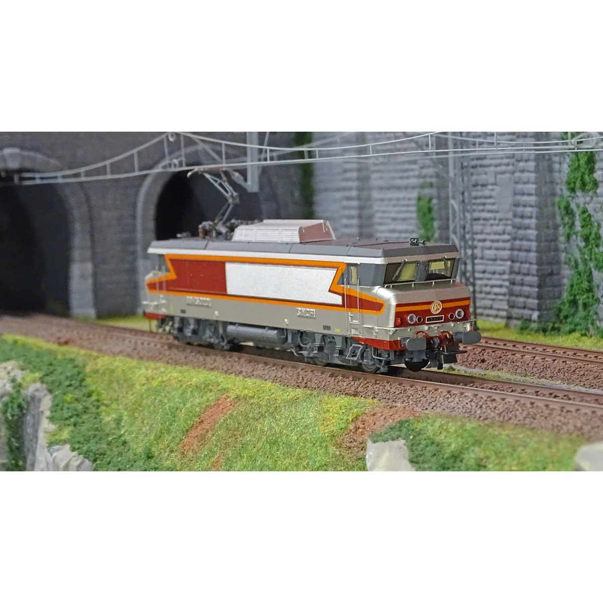 LS Models 10492S Locomotive électrique BB 15020, SNCF, gris métallisé, livrée Arzens, plaques, Strasbourg, Digital sonore Ls mod