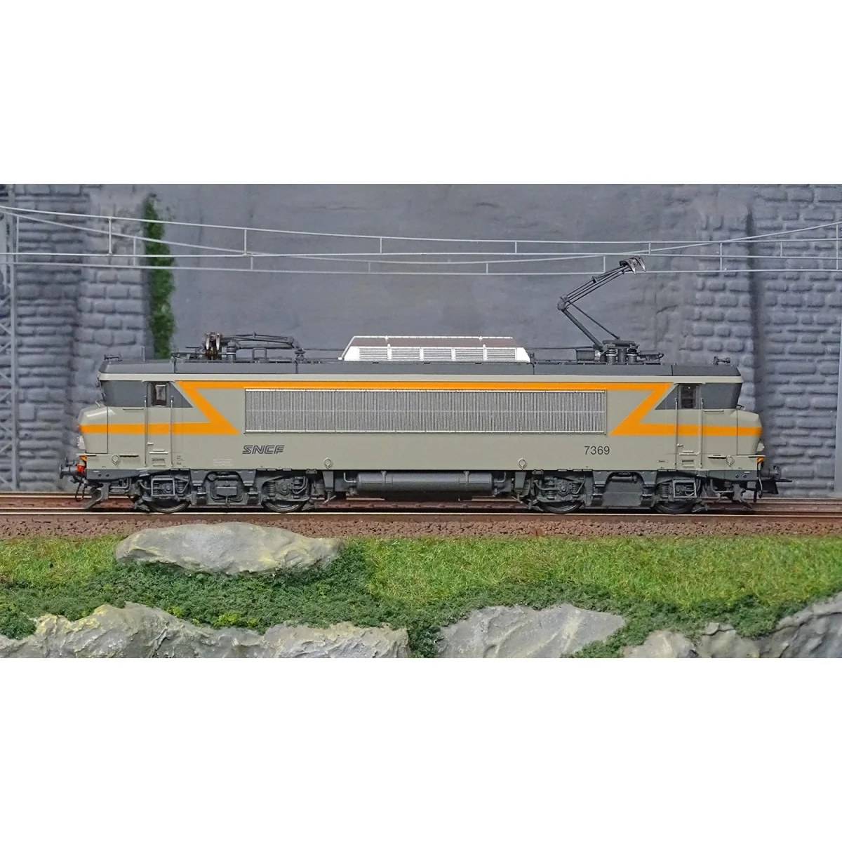 LS Models 11204S BB 7369 electric locomotive, SNCF, concrete grey/o...