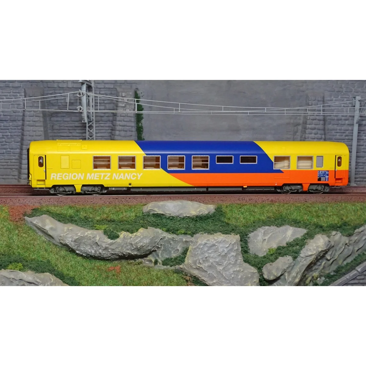 LS Models 40155.1 Voiture voyageur SR "Espace qualité", SNCF, Région METZ NANCY, Jaune / Bleu / Orange Ls models Lsm_40155.1 - 2