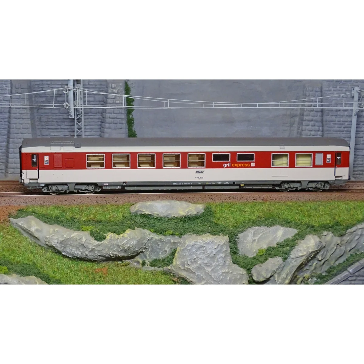 LS Models 40153 Grill Express coach, Corail livery, red/metallic gr...