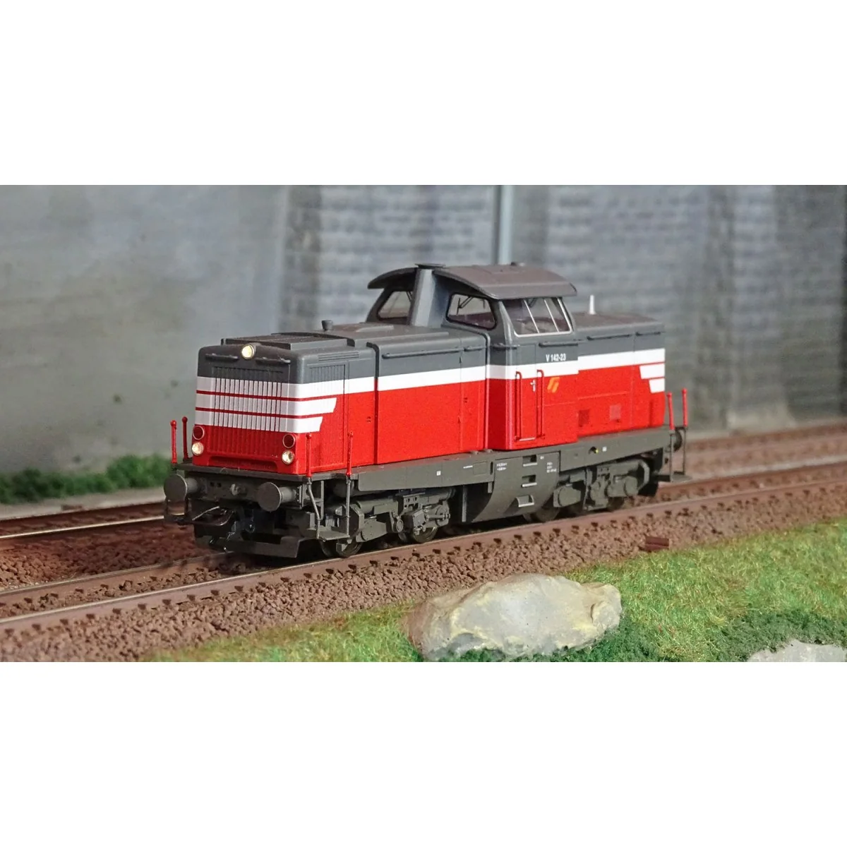 Trix 22368 V142 Series Diesel Locomotive, SerFer, Digital Sound - T...
