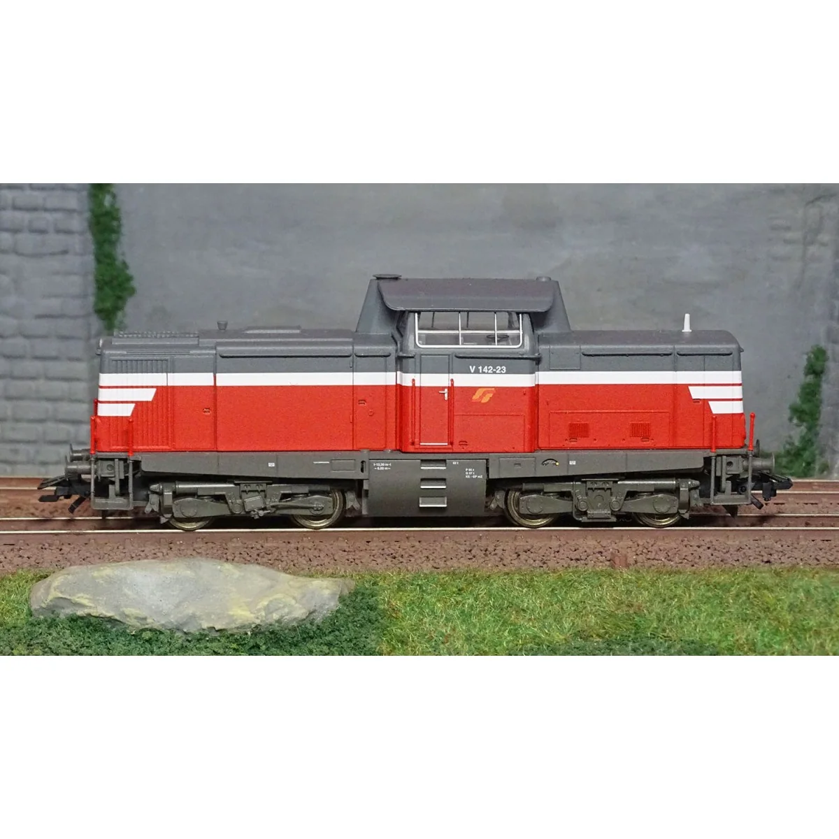 Trix 22368 V142 Series Diesel Locomotive, SerFer, Digital Sound - T...