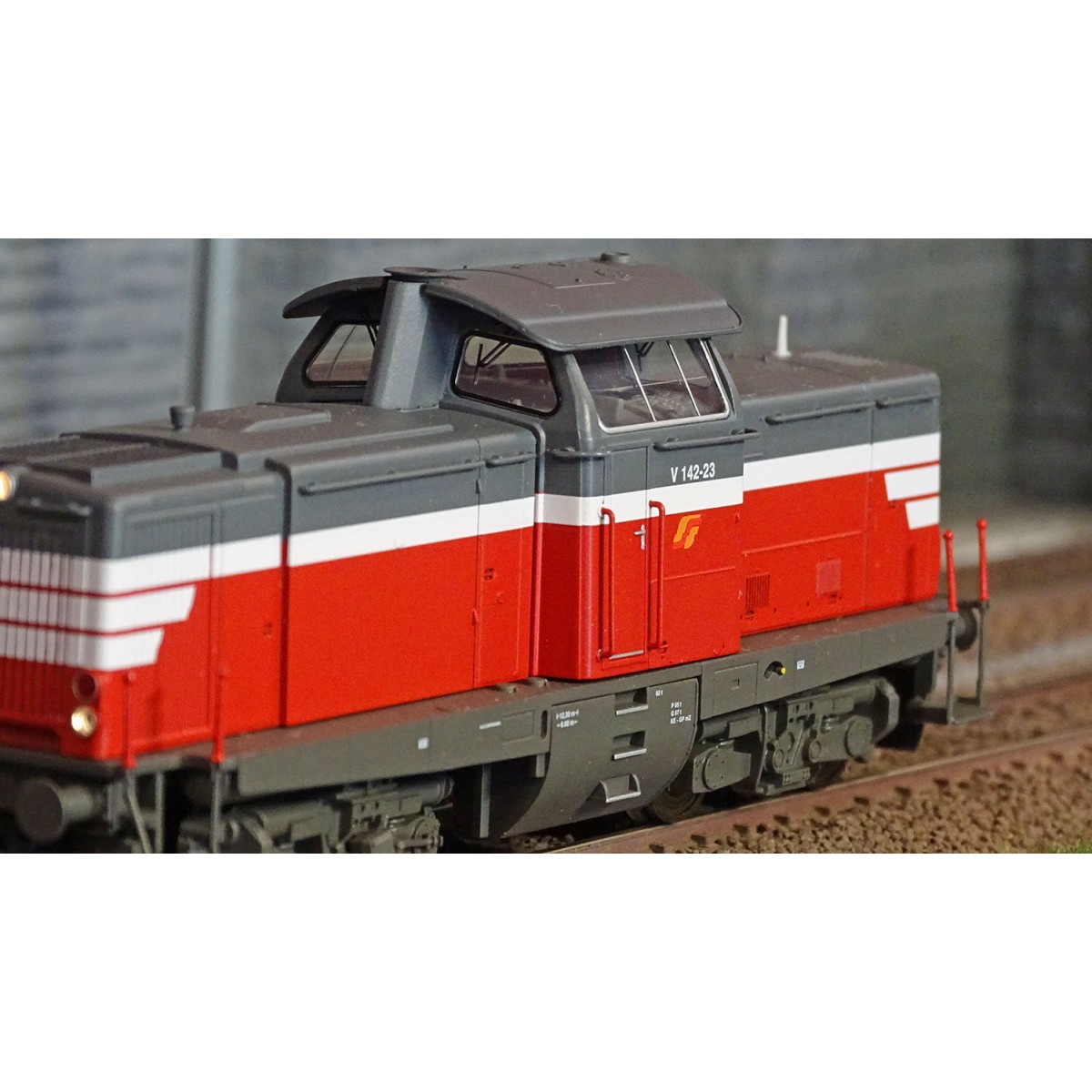 Trix 22368 V142 Series Diesel Locomotive, SerFer, Digital Sound - T...
