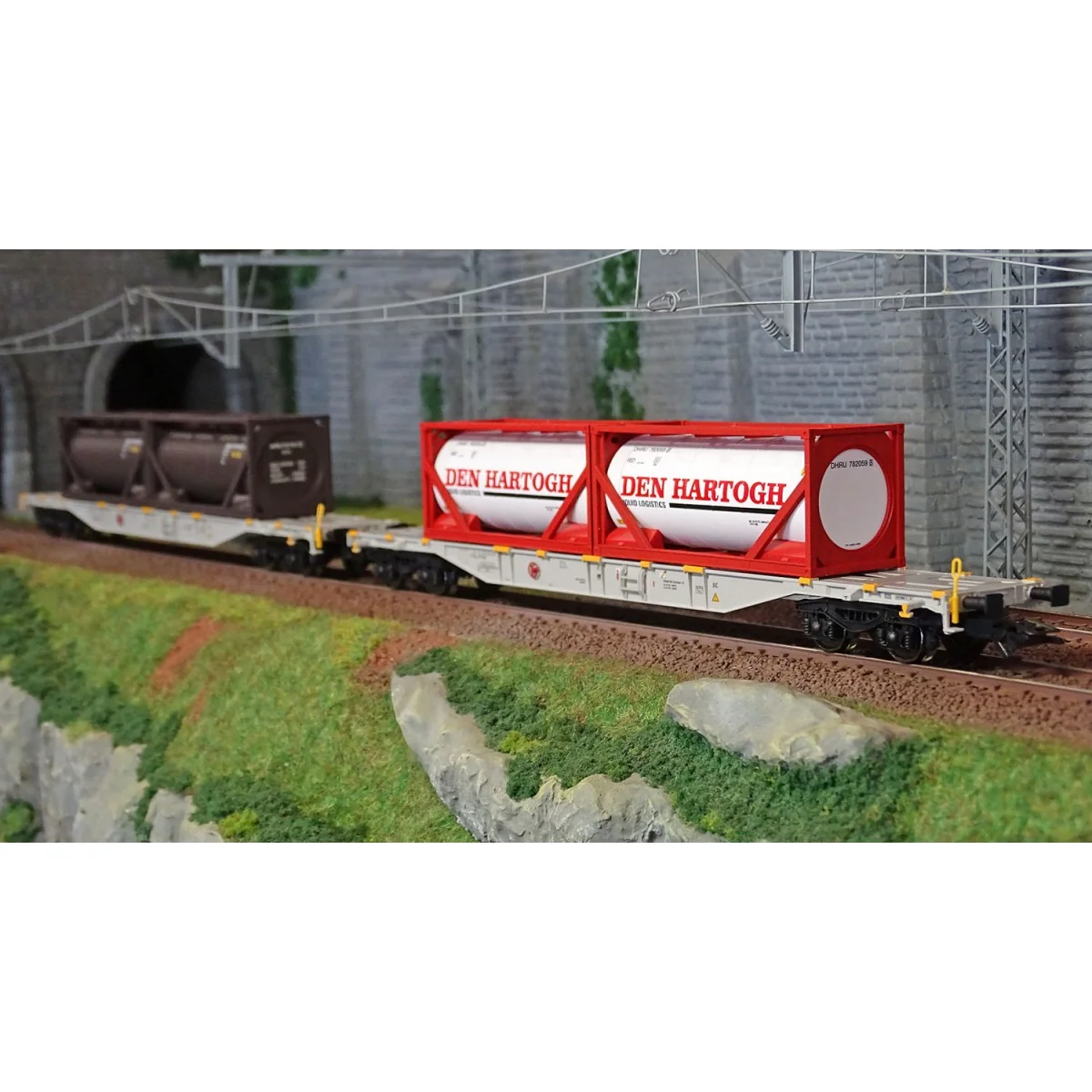 Marklin 47137 Set of 2 Sgns container wagons, AAE, loaded with 20' ...