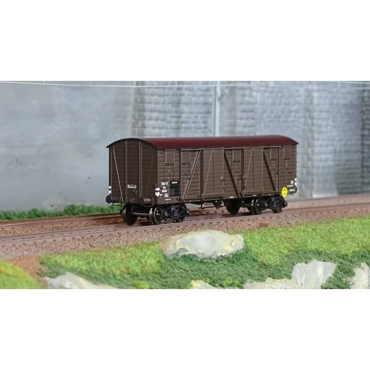 WB-777-Ree Modeles WB777 Wagon TP Couvert, 4 portes, brun, SNCF, ep. IIIa