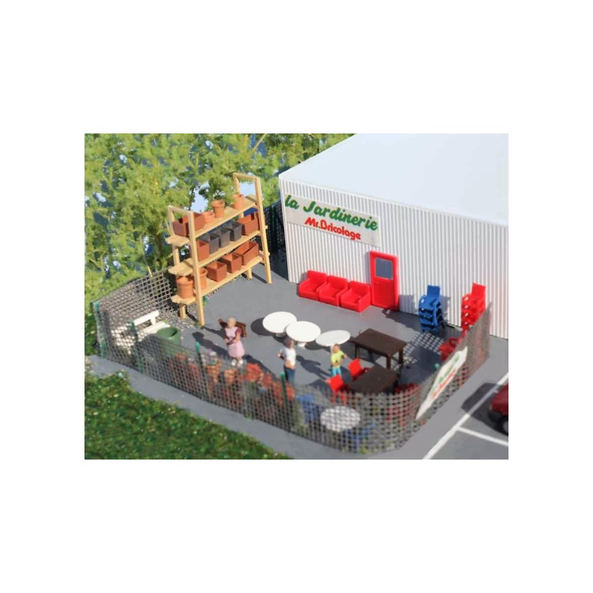 Sai 175 Store, Mr Bricolage with garden center and outdoor space - ...