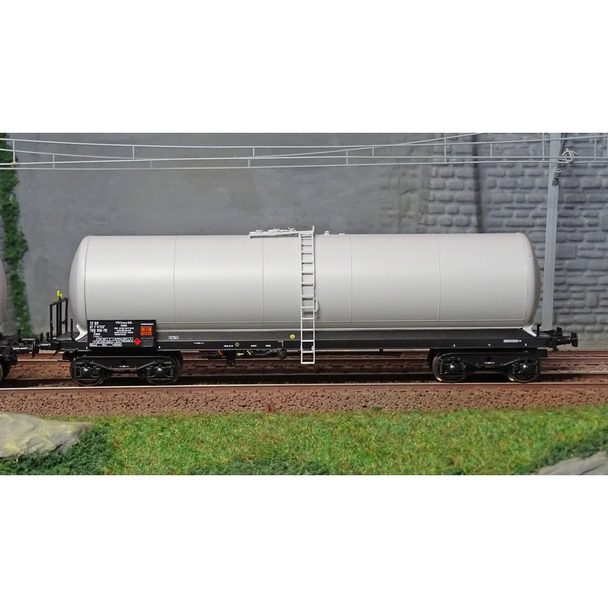 Ree Models WB594 Set of 3 long ANF tank wagons, Y 23M bogies, SIMOT...