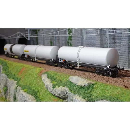 WB-594-Ree Models WB594 Set of 3 long ANF tank wagons, Y 23M bogies, SIMOTRA
