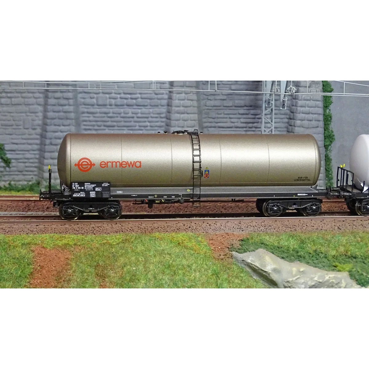 Ree Models WB598 Set of 3 long ANF tank wagons, Y 23M bogies, ERMEW...