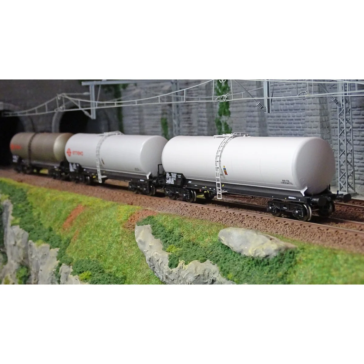 Ree modeles WB598 Set de 3 wagons citernes ANF longues, bogies Y 23M, ERMEWA Ree Modeles WB-598 - 5