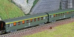 REE Modeles NW276 Set de 2 voitures voyageurs DEV AO, SNCF, A8 et B10, logo encadré blanc, cartouche corail, ep.IV-V, N - 1/160 