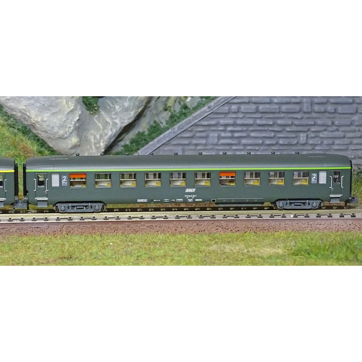 REE Modeles NW276 Set de 2 voitures voyageurs DEV AO, SNCF, A8 et B10, logo encadré blanc, cartouche corail, ep.IV-V, N - 1/160 