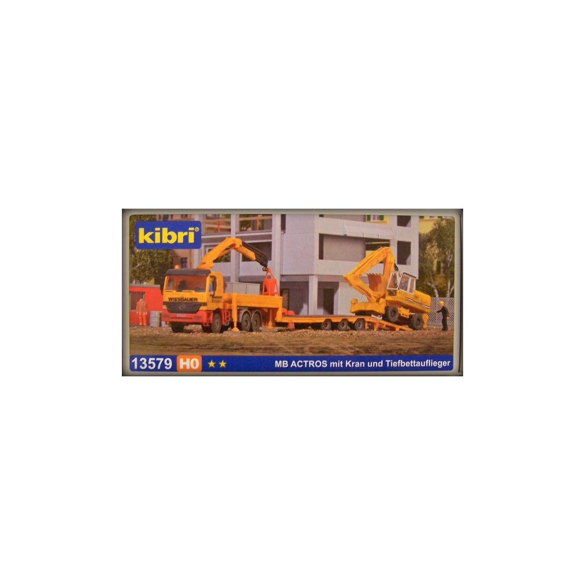 Kibri 13579 Actros truck, lowboy trailer with auxiliary crane - Kib... Kibri 13579 Actros truck, lowboy trailer with auxiliary crane - Kib...