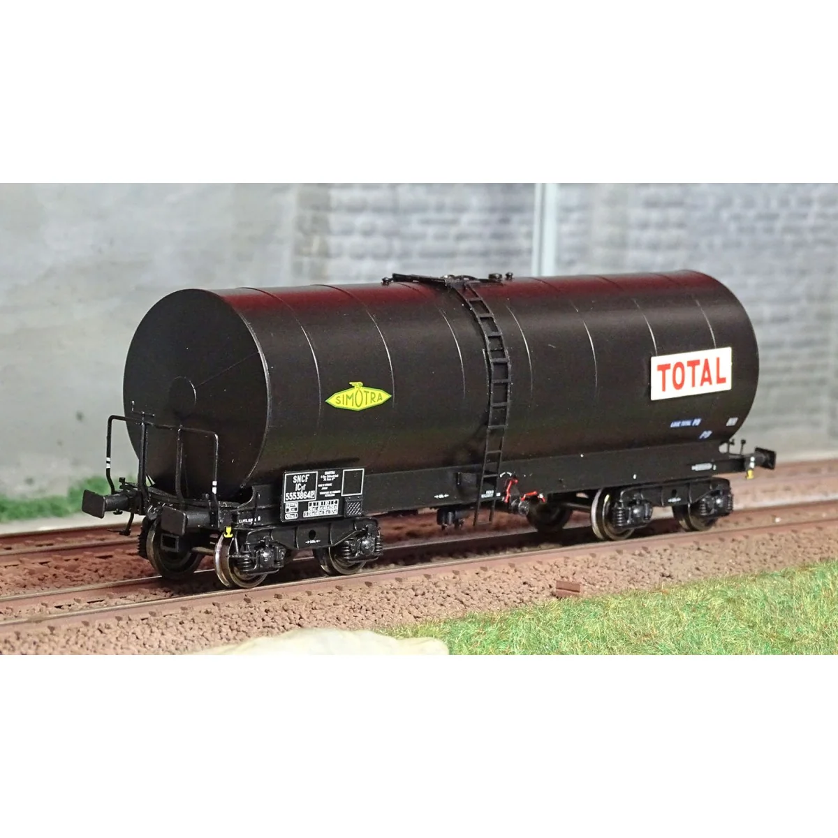 Ree models WB661 FAUVET-GIREL tank wagon, Y 23 bogies, SIMOTRA-TOTA...