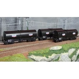 Ree Models WB662 Set of 3 Fauvet-Girel tank wagons, Y 23 bogies, MO...