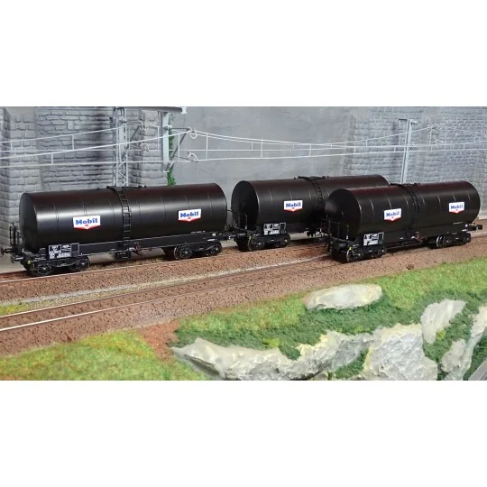 WB-662-Ree Models WB662 Set of 3 Fauvet-Girel tank wagons, Y 23 bogies, MOBIL