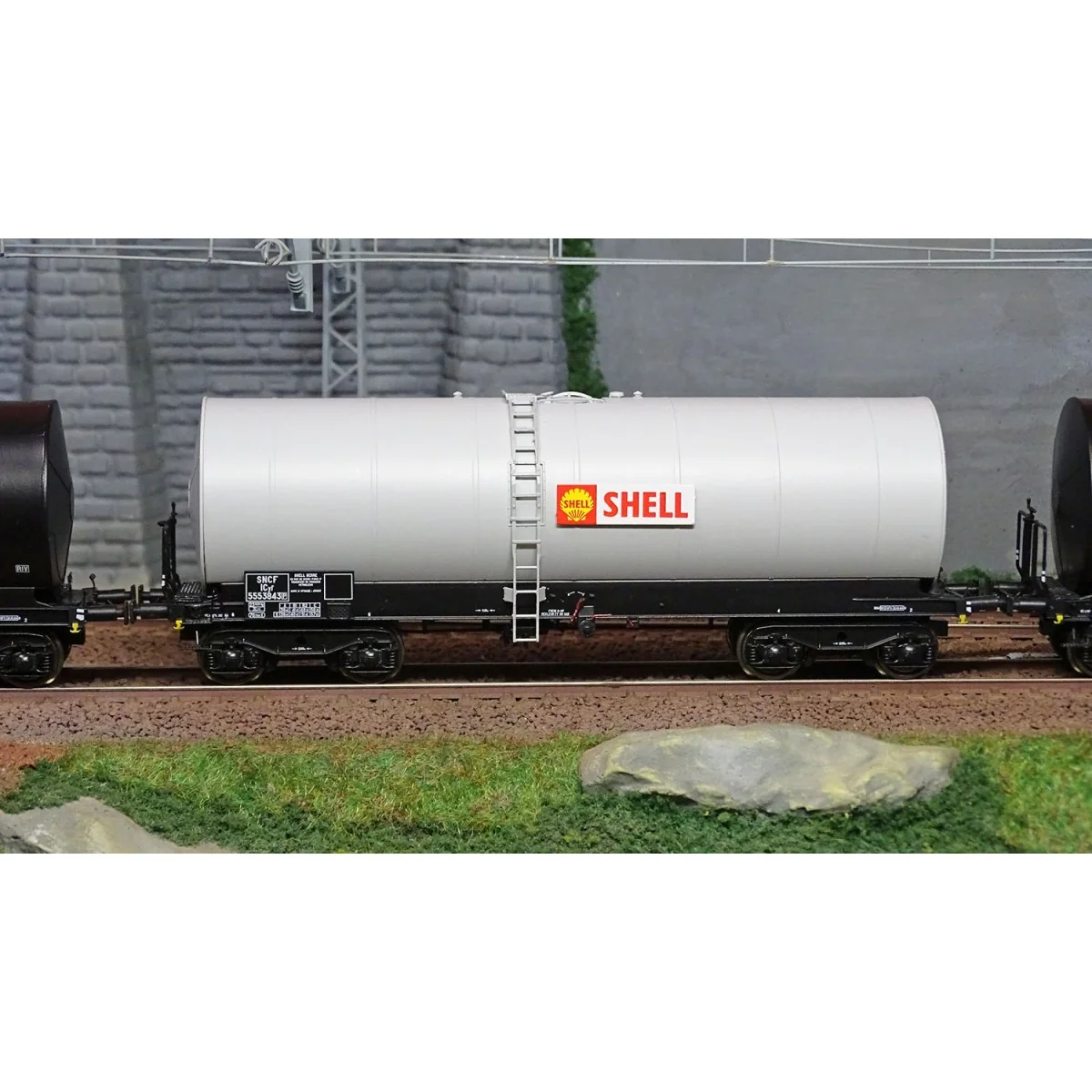 Ree Models WB663 Set of 3 Fauvet-Girel tank wagons, Y 23 bogies, Sh...