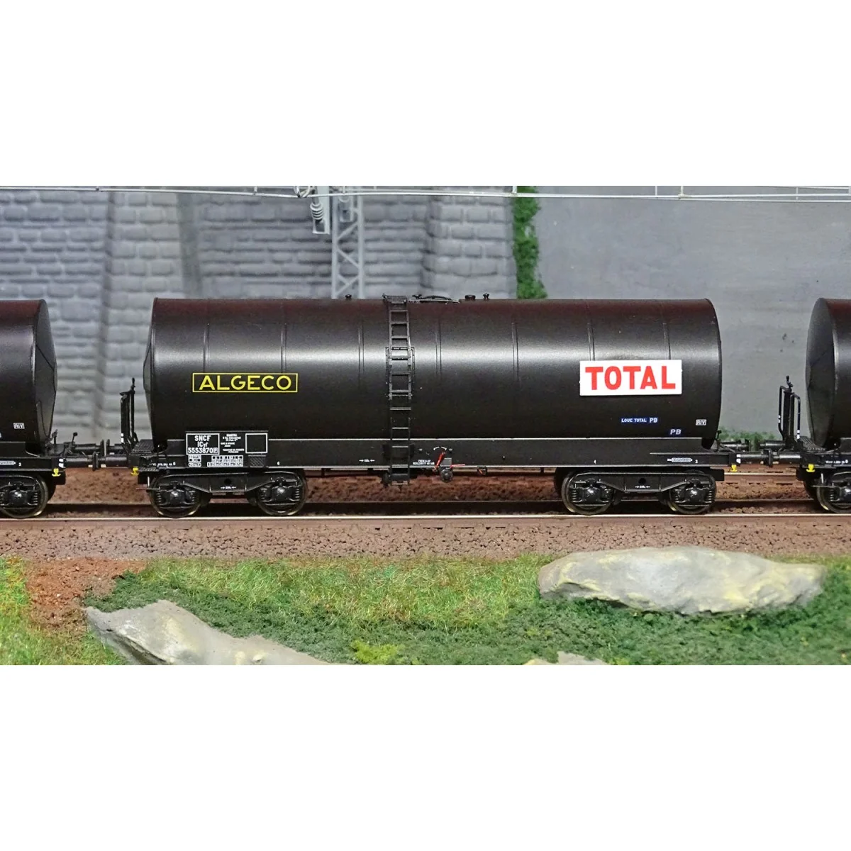Ree Models WB664 Set of 3 FAUVET-GIREL tank wagons, Y 23 bogies, TO...