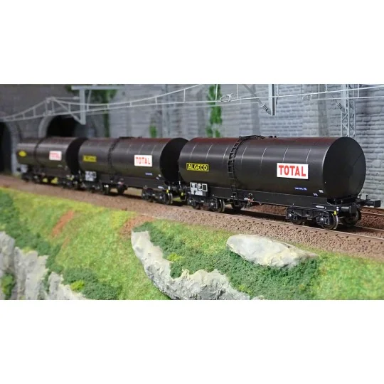 WB-664-Ree Models WB664 Set of 3 FAUVET-GIREL tank wagons, Y 23 bogies, TOTAL