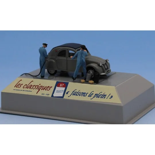 Sai_1912-SAI 1912 Citroën 2CV AZLP grey with blue closed soft top, 2 gas station attendants and accessories