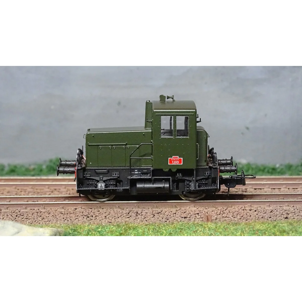 Ree Modeles MB144 Y2113 Diesel Locomotive, Original, Green 306, Red...