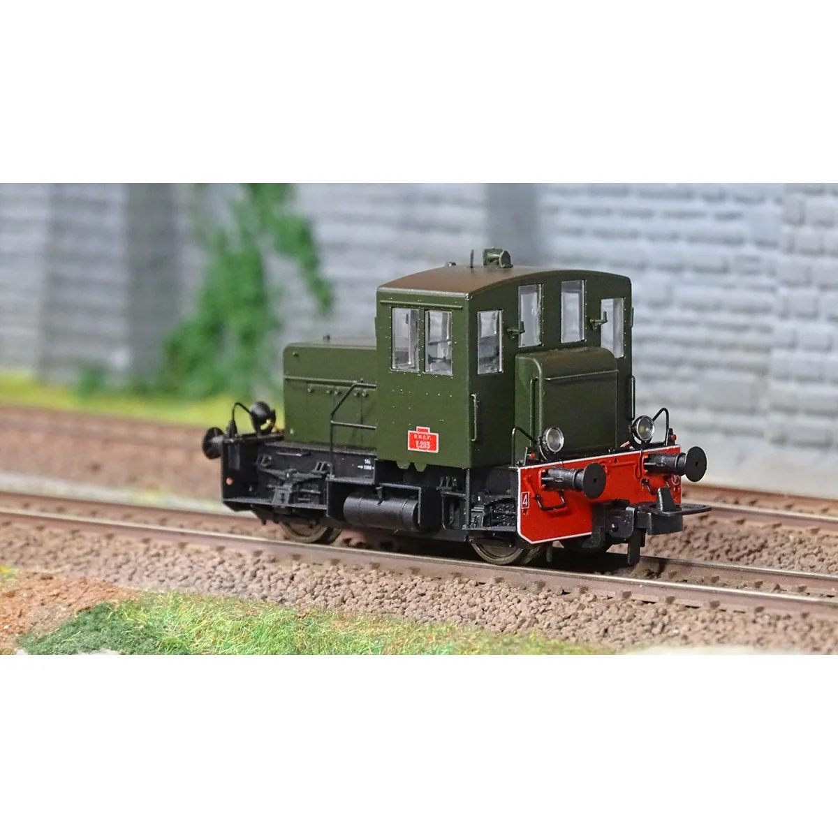 Ree Modeles MB144 Y2113 Diesel Locomotive, Original, Green 306, Red...