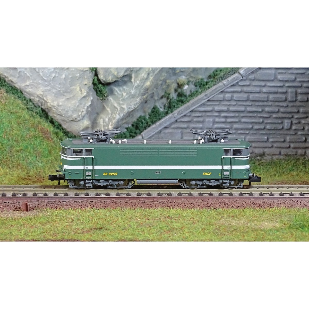 MiniTrix 16694 BB 9259 electric locomotive, SNCF, Oullins livery, d...