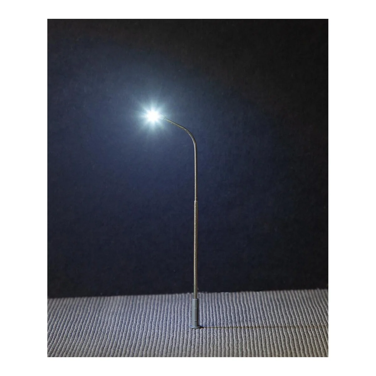 Faller 180100 Eclairages, Lampadaires Simple 9.5cm, avec LED (x3) Faller Faller_180100 - 2 Faller 180100 Eclairages, Lampadaires Simple 9.5cm, avec LED (x3) Faller Faller_180100 - 2