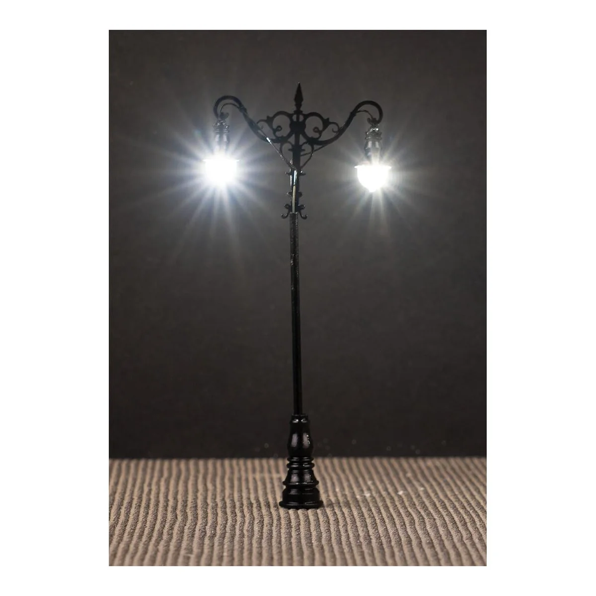 Faller 180106 Eclairage, Réverbère de parc LED, double lampe boule suspendue 7.5cm, avec LED (x3) Faller Faller_180106 - 2 Faller 180106 Eclairage, Réverbère de parc LED, double lampe boule suspendue 7.5cm, avec LED (x3) Faller Faller_180106 - 2