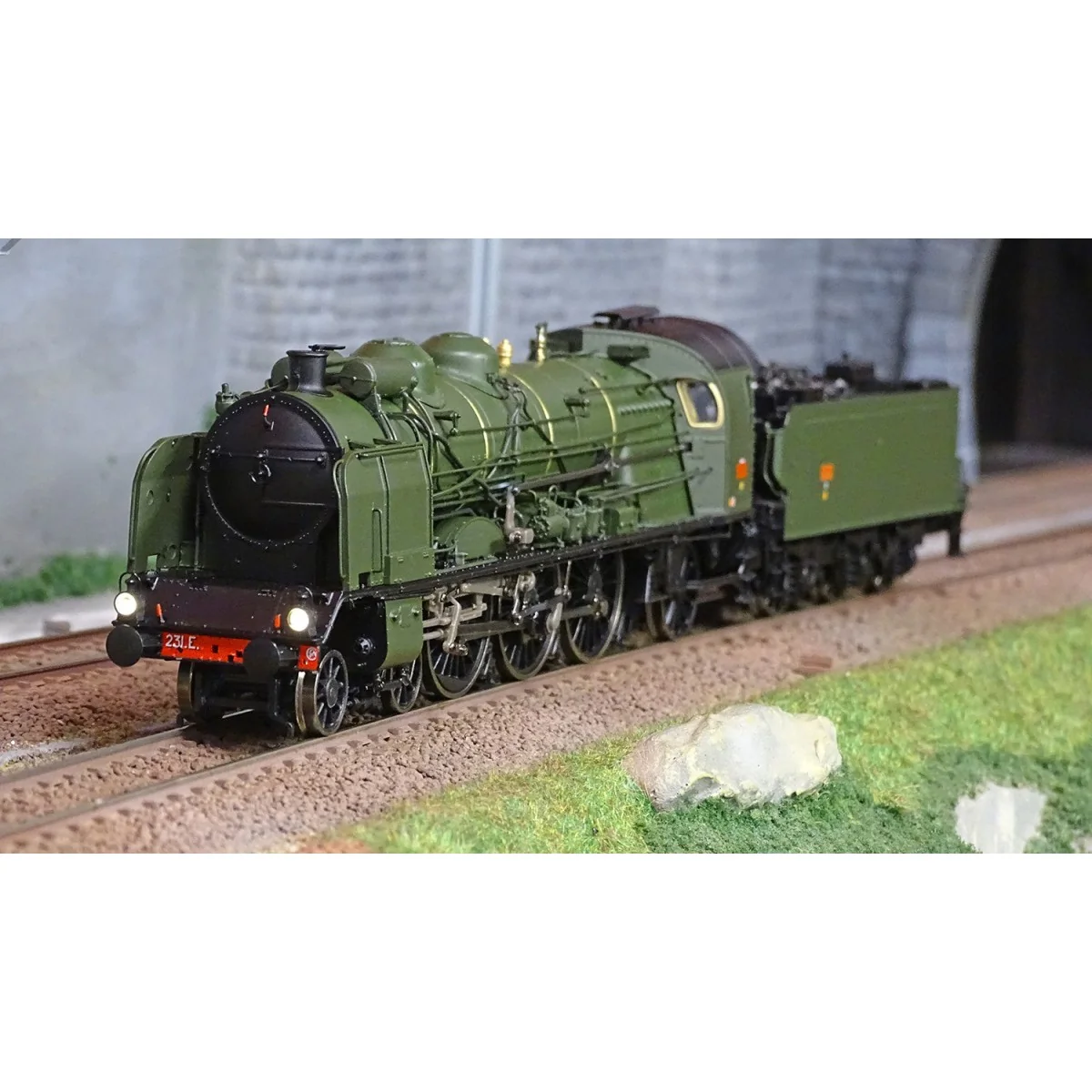 Ree Modeles MB137 Steam Locomotive 5-231 E 46, SNCF Green, Montargi...